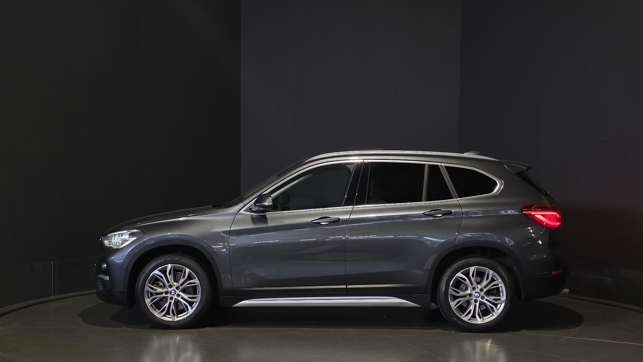 Foto 6 van BMW X1 xDrive20i Executive | Panorama | Hud | Sfeer | Camera