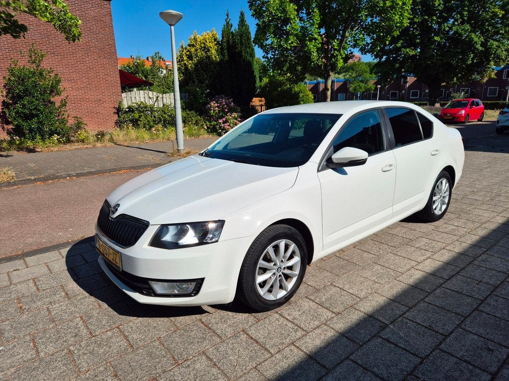 Skoda Octavia 1.2 TSI Greentech Active NW APK, Auto's, Skoda, Bedrijf, Te koop, Octavia, ABS, Airbags, Airconditioning, Automatische klimaatregeling