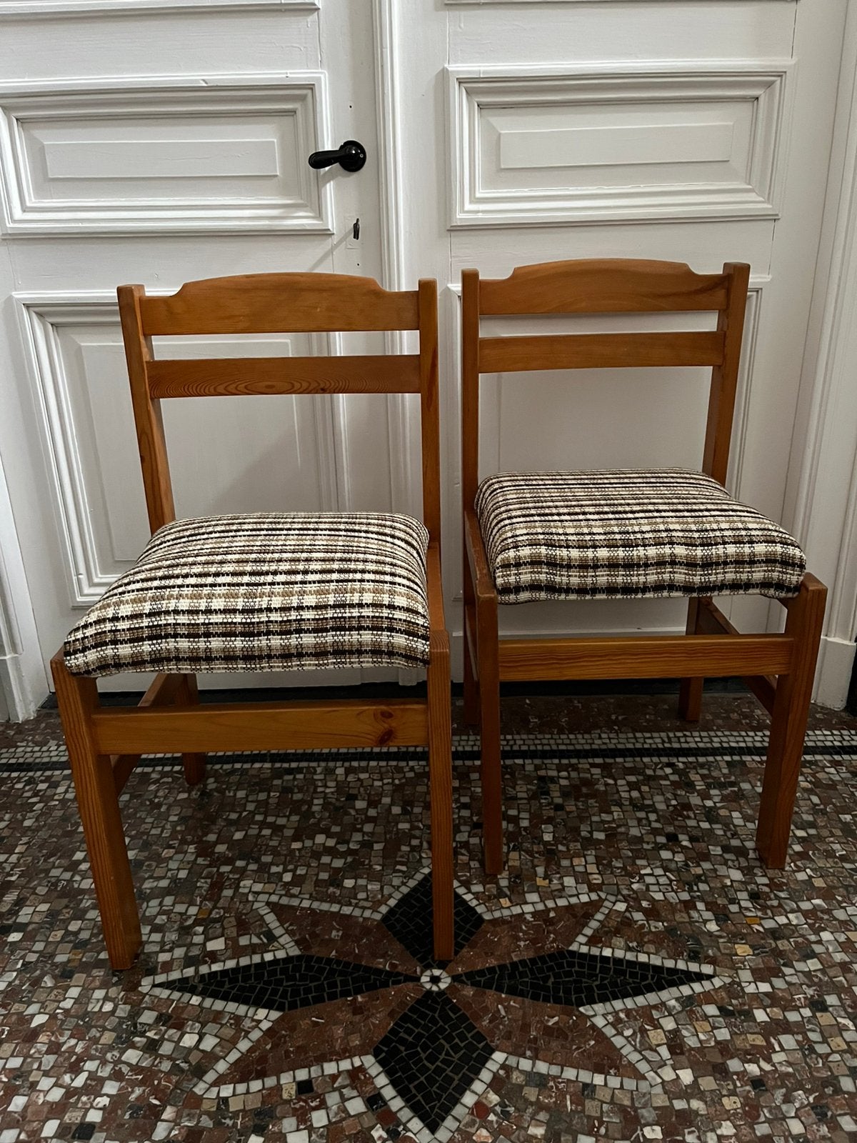 VINTAGE JAREN 70 STOEKEN HOUT GRENEN STOF ZIT AUTHENTIEK, Antiek en Kunst, Ophalen