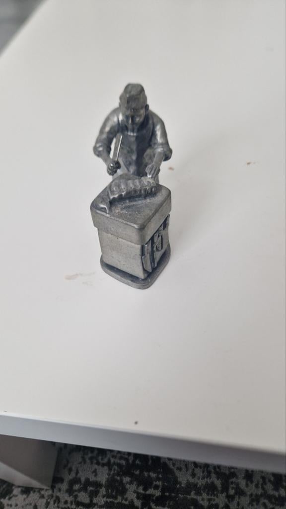Vintage Tinnen Beeldje: Ambachtsman aan het Werk, Minder dan 20 cm, Ophalen of Verzenden, Handgemaakt, Beeld