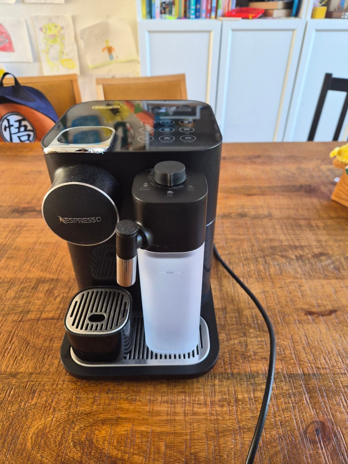 De'Longhi Nespresso Gran Lattissima (Zwart), Ophalen, Gebruikt, Koffiemachine