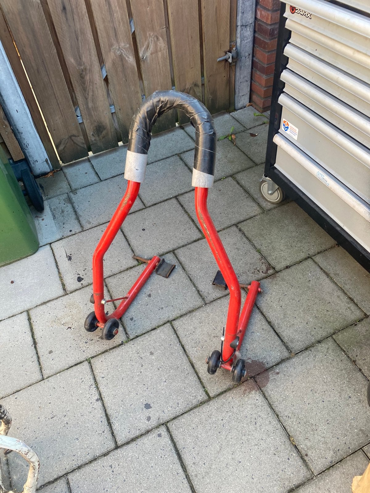 Paddock stand, Ophalen
