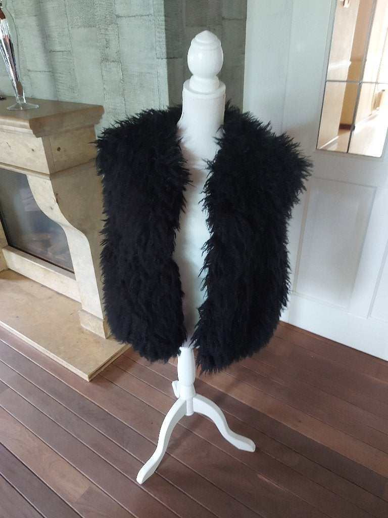 ZWARTE, RUIMVALLENDE, FLUFFY BODYWARMER SHOEBY MT S/M, Maat 38/40 (M), Zwart, Ophalen of Verzenden, Zo goed als nieuw