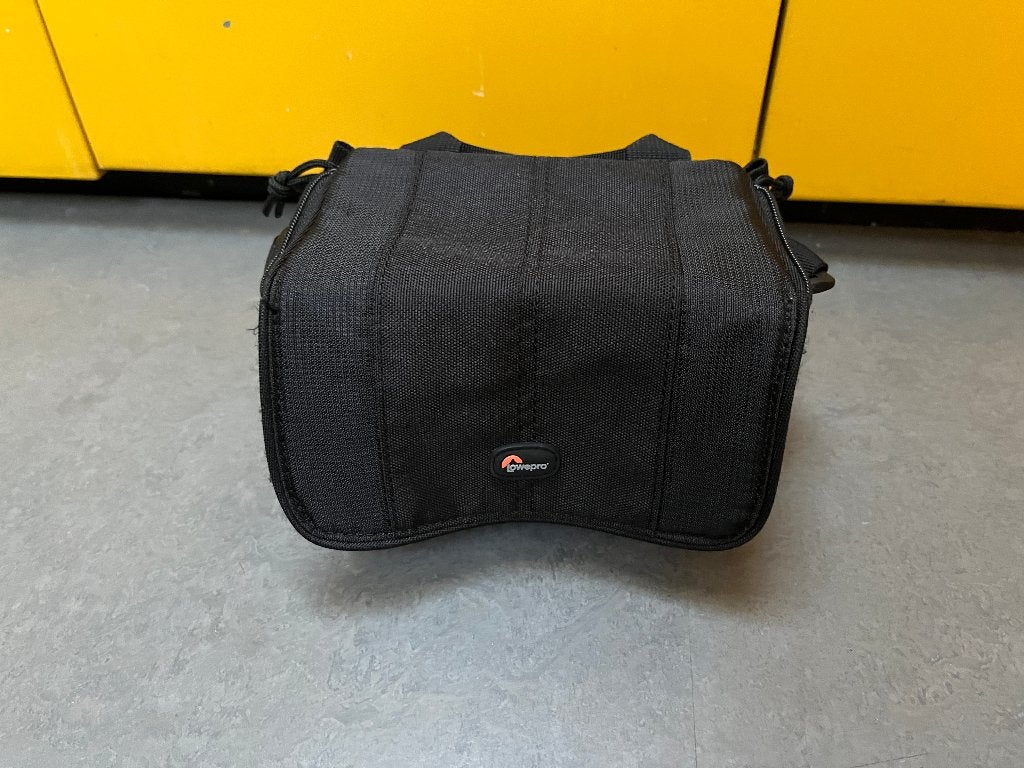 Lowepro Stockholm 110 cameratas zwart 8412 cm, Lowepro, Ophalen of Verzenden, Zo goed als nieuw, Zwart