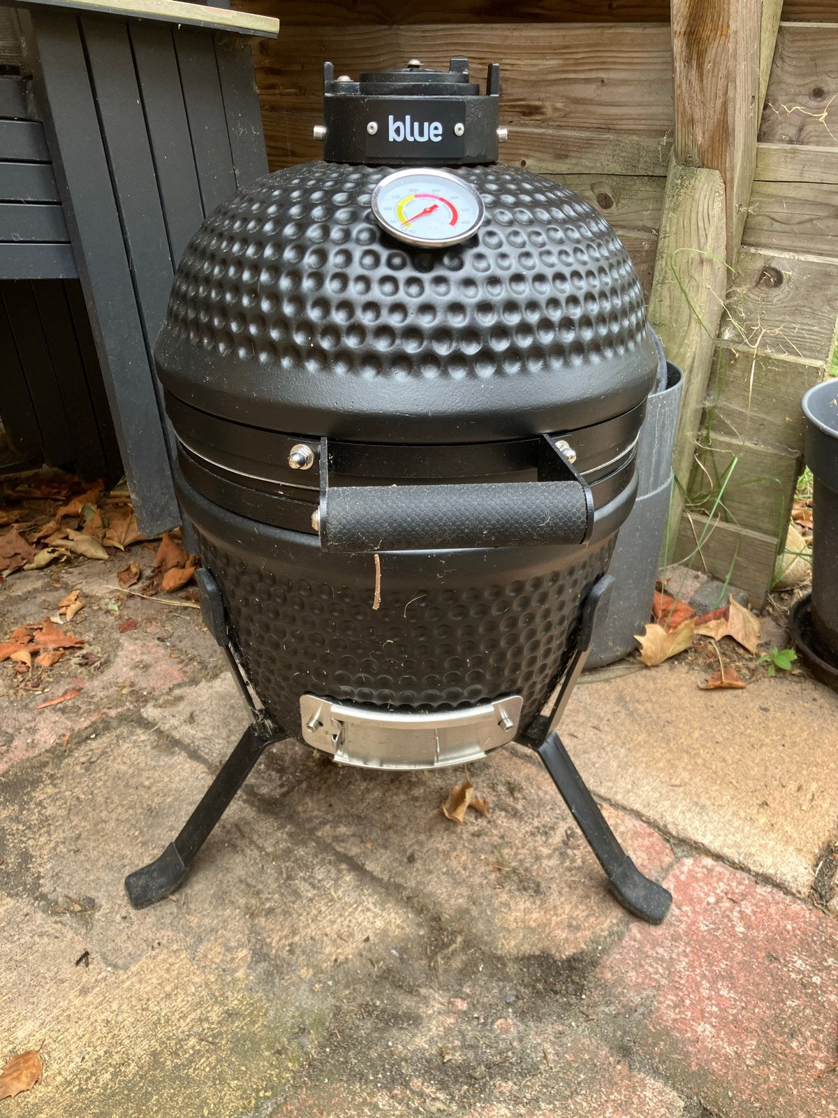 Blue Kamado BBQ met thermometer en hoes, Tuin en Terras, Houtskoolbarbecues, Ophalen, Zo goed als nieuw