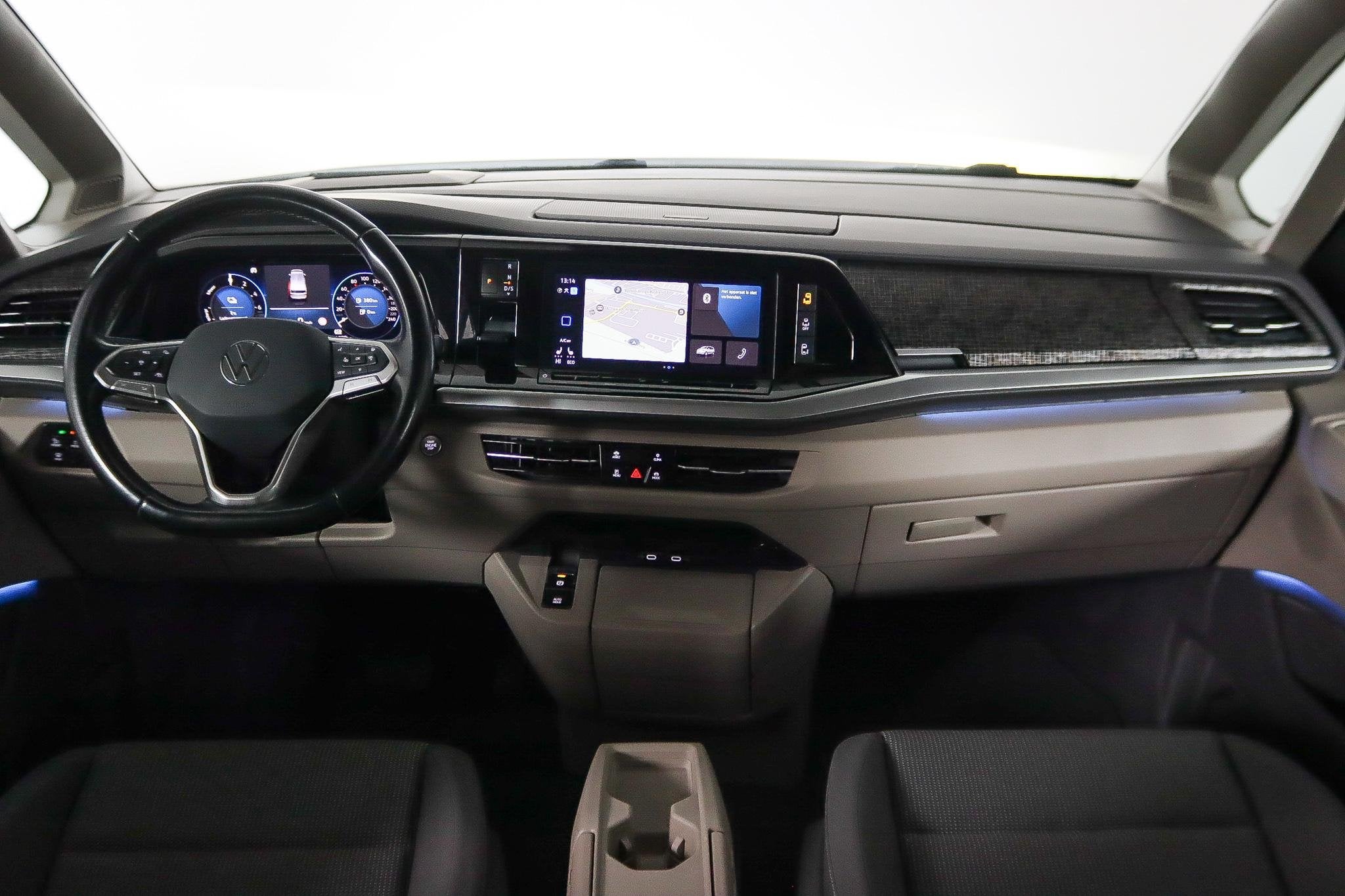 Volkswagen Multivan 1.4 eHybrid L1H1 Style Panoramadak, Trek, Gebruikt, Euro 6, 2077 kg, 7 stoelen