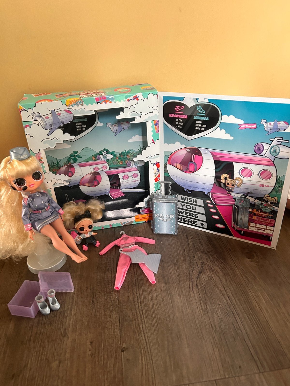 LOL Surprise! OMG World Travel Fly Gurl pop + little sister, Ophalen of Verzenden, Zo goed als nieuw, Overige typen