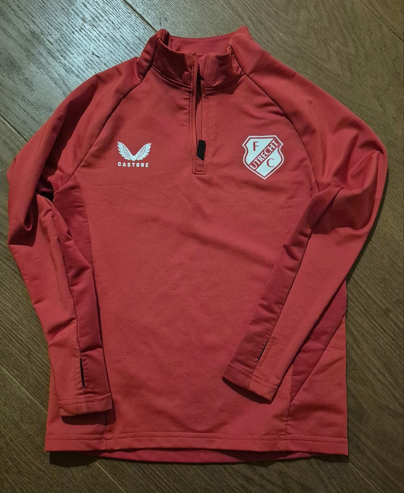 FC Utrecht Castore longsleeve shirt maat 134, Kinderen en Baby's, Castore, Ophalen of Verzenden, Zo goed als nieuw, Shirt of Longsleeve