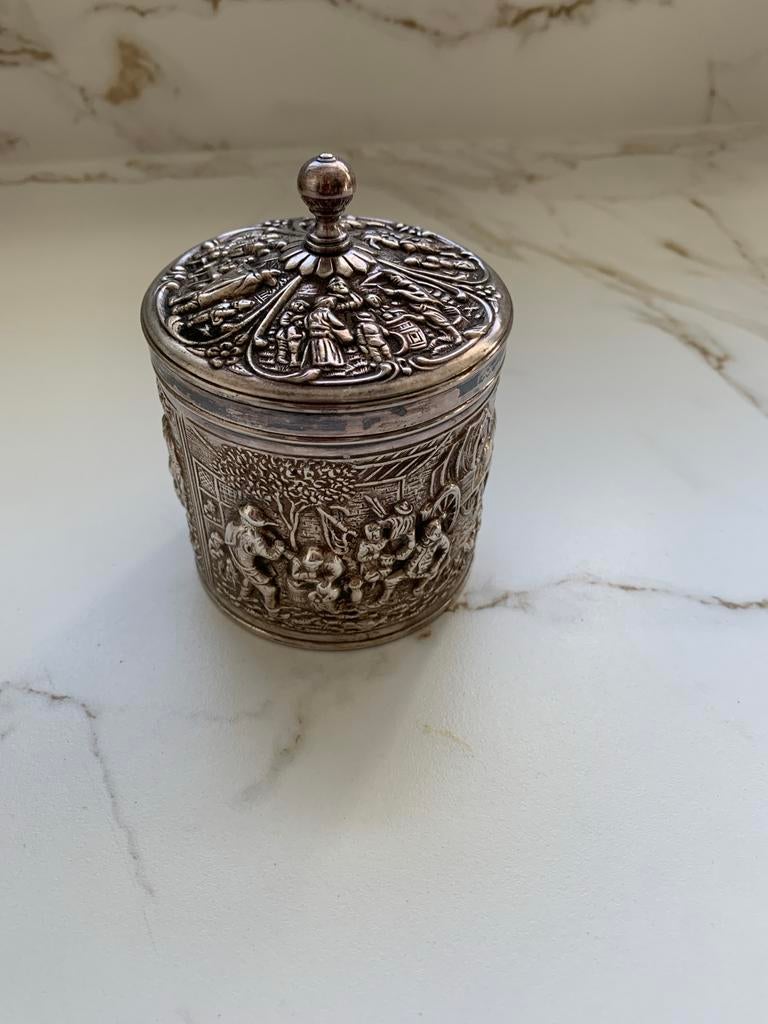Antiek verzilverd Doosje met Reliëfdecoratie, Antiek en Kunst, Ophalen of Verzenden, Zilver