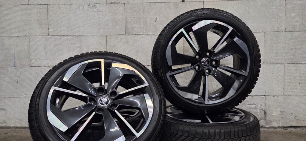 18" Skoda Octavia lV RS orig velgen winterbanden Pirelli, 18 inch, Gebruikt, Banden en Velgen, V
