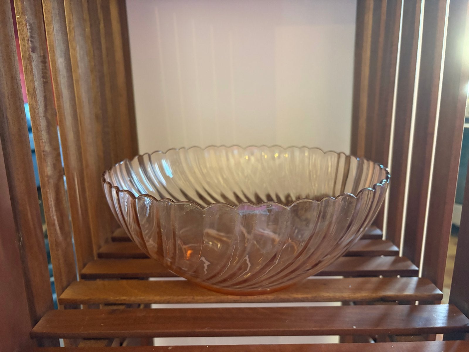 Vintage Grote Arcoroc France roze swirl bowl – 26 cm, Antiek en Kunst, Ophalen of Verzenden