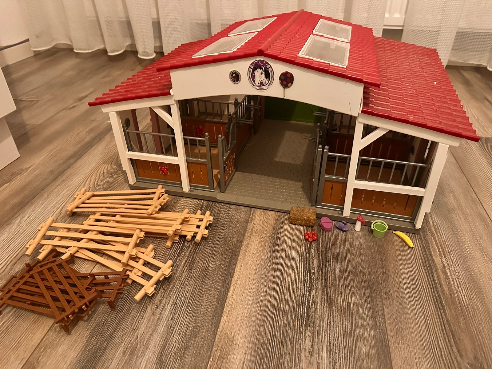 Schleich paardenboerderij met 25 losse paarden en accessoire, Ophalen of Verzenden, Gebruikt