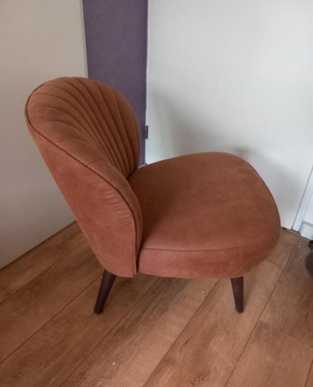 Nog nieuwe schelpen fauteuil cognac velvet Schelpen fauteuil, Huis en Inrichting, Fauteuils, Ophalen, Minder dan 75 cm, Zo goed als nieuw