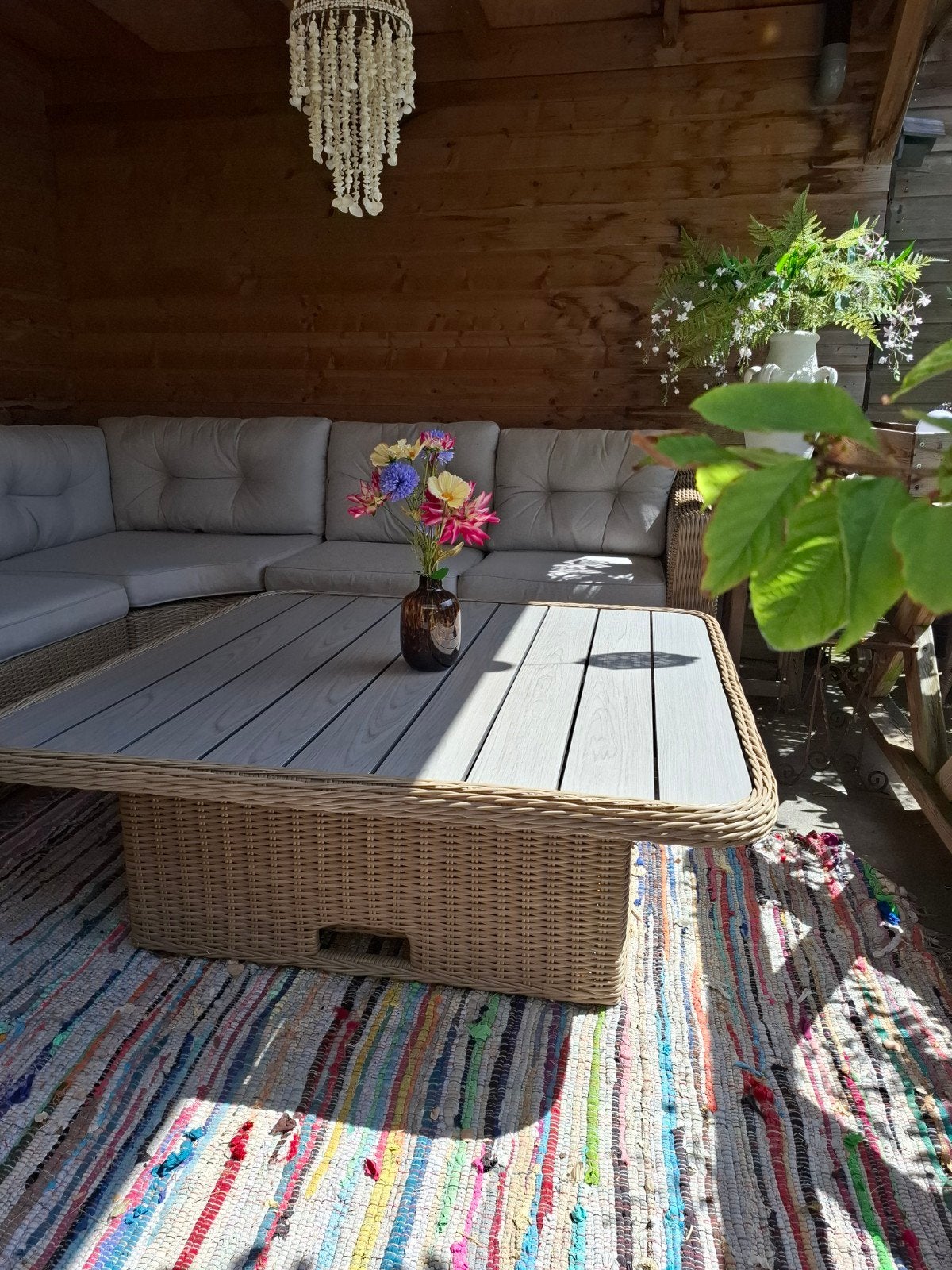 JYSK verstelbare PVC rotan buiten tafel 120x120 cm, Tuin en Terras, Tuintafels, Ophalen, Zo goed als nieuw, Vierkant, Kunststof