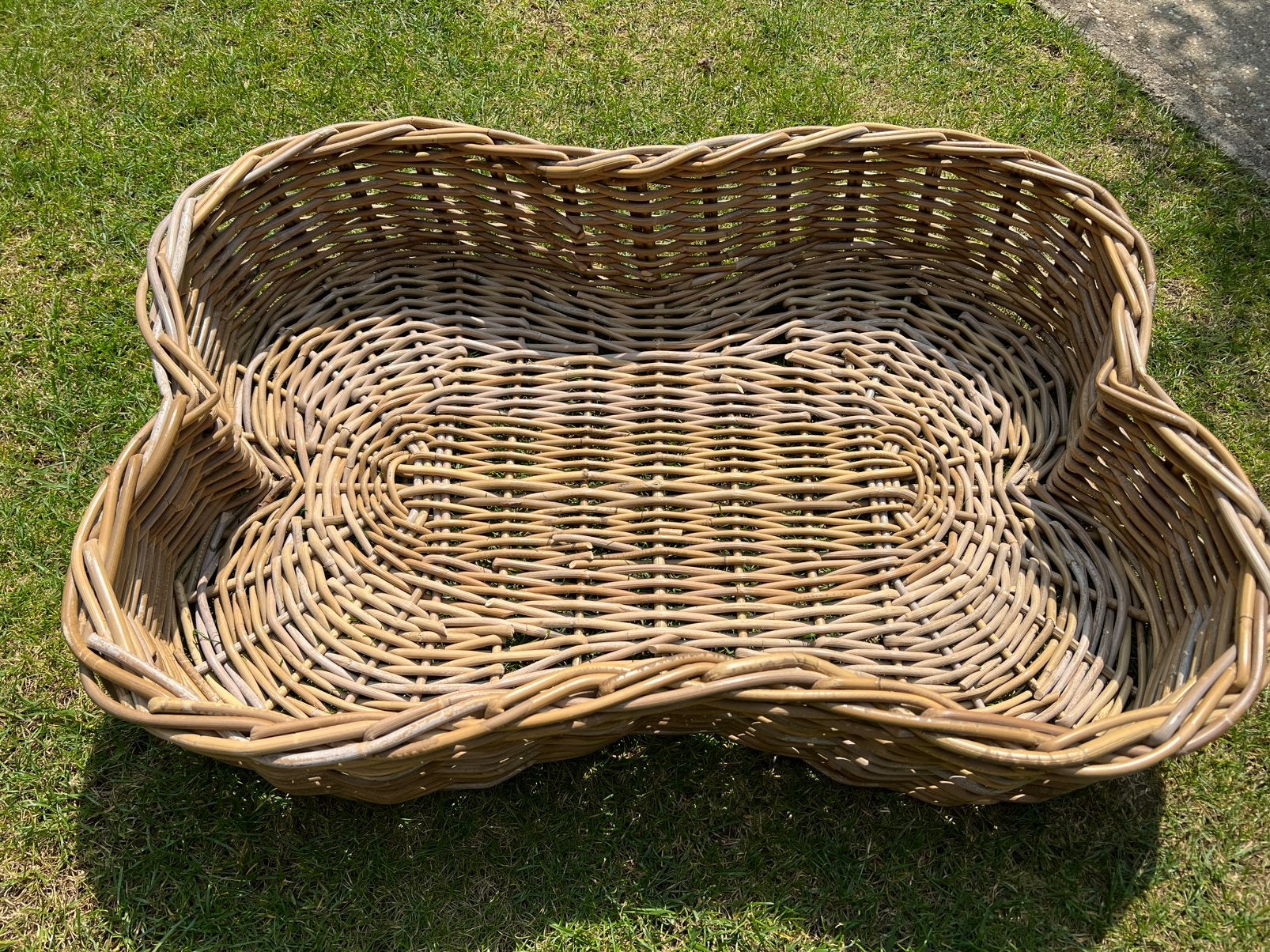Te koop: leuke hondenmand, Ophalen, Zo goed als nieuw, Riet