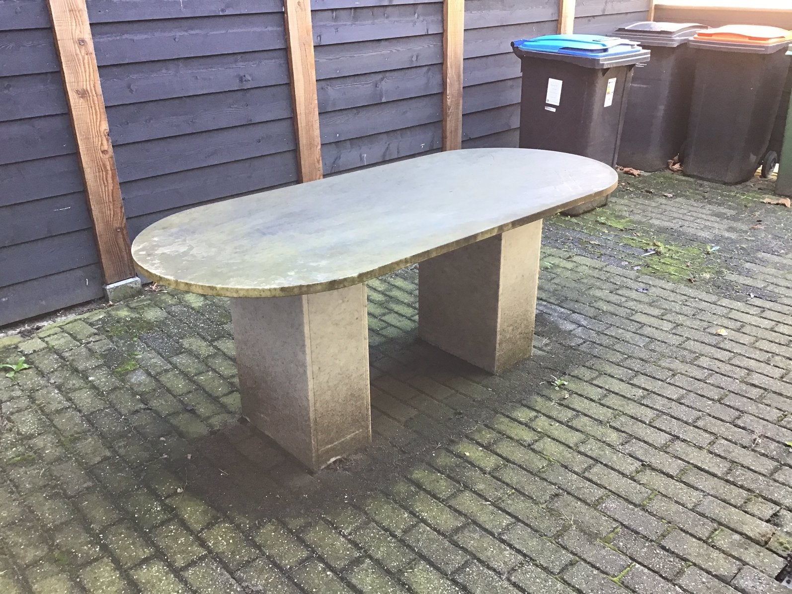 Tuintafel marmer, ovalen blad,  kleur wit  gratis ophalen, Ophalen, Gebruikt, Ovaal, Overige materialen