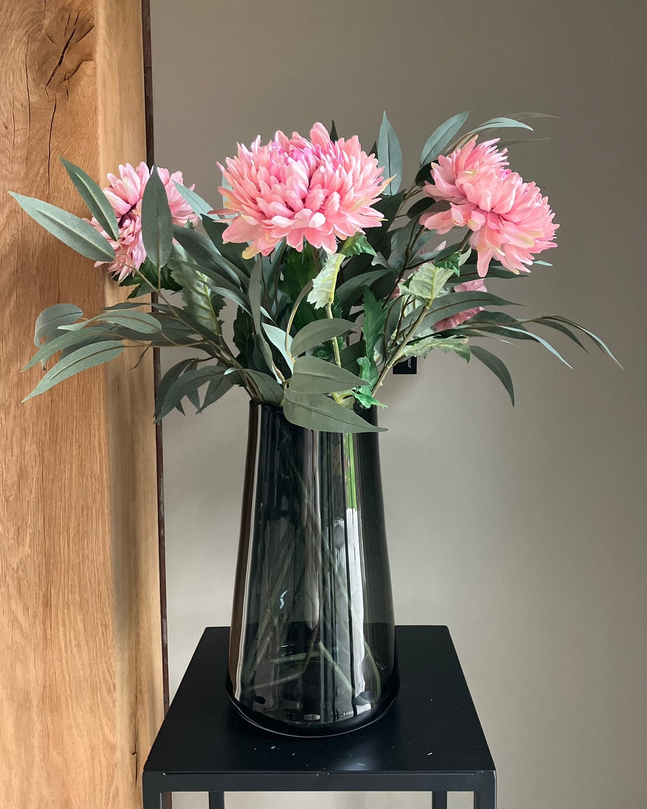 Zijden silk boeket met roze chrysanten en mangoblad NIEUW!, Binnen, Info@flowersbymirjam.nl, Roze, Transformatorstraat 6a