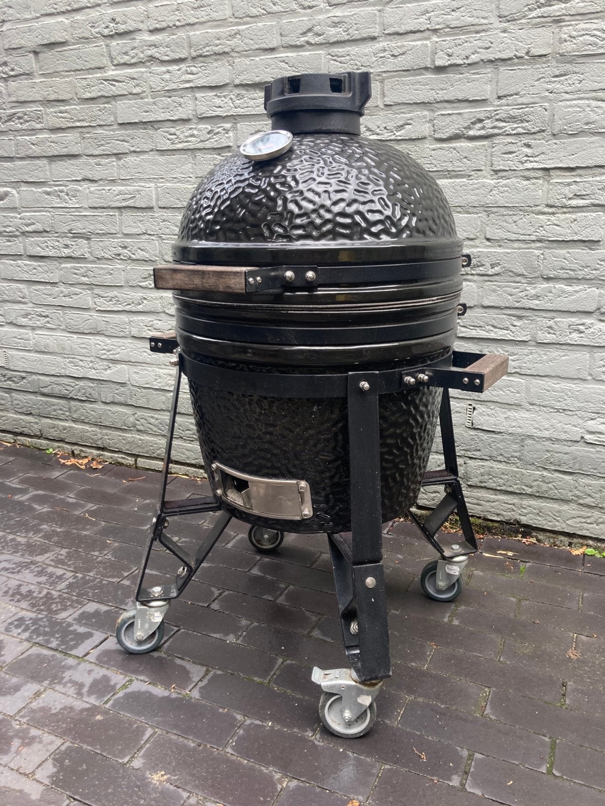 Kamado The Bastard Compact, Tuin en Terras, Houtskoolbarbecues, Ophalen, Zo goed als nieuw