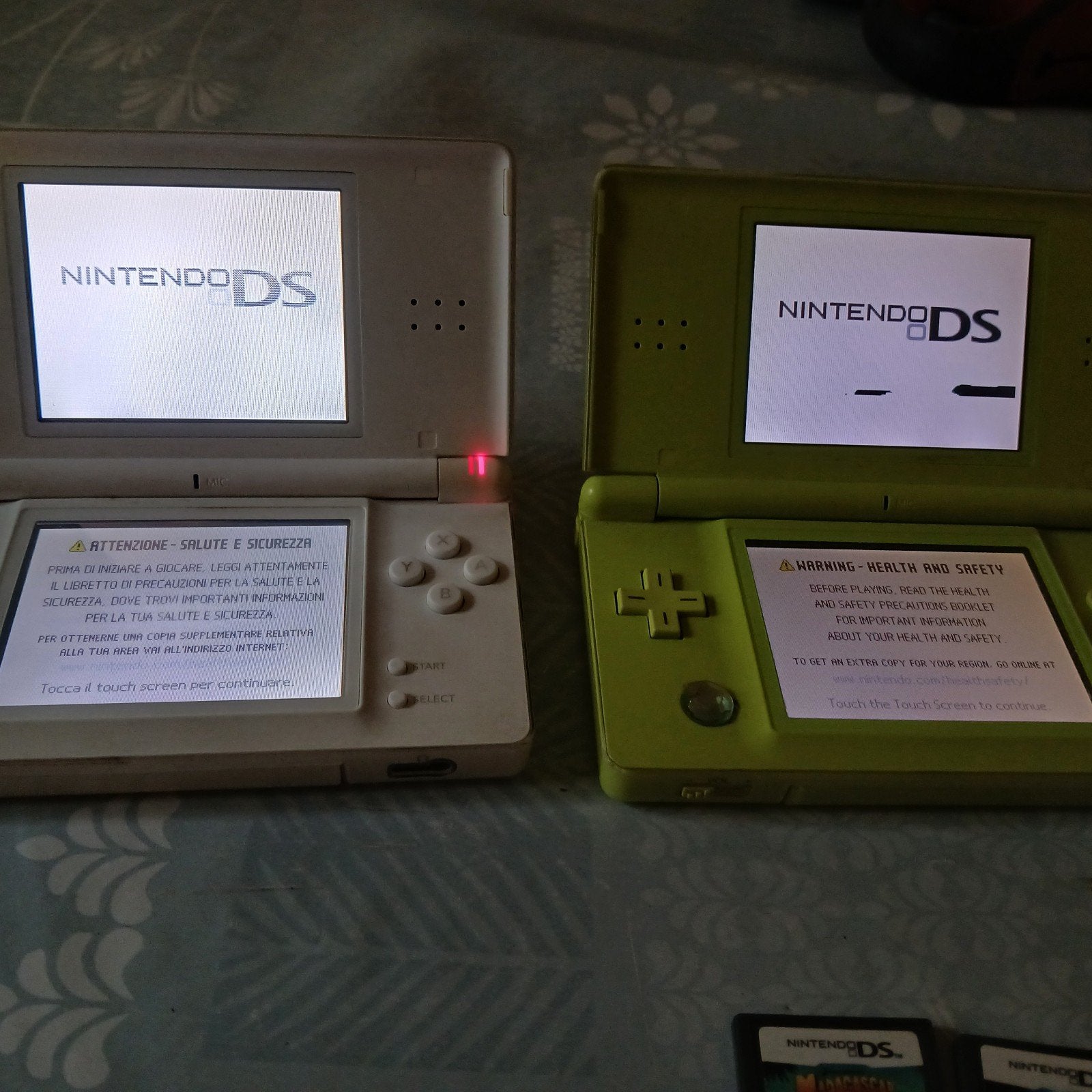 te koop 2x een DS Lite met 2 games en lader, Spelcomputers en Games, Ophalen of Verzenden, Gebruikt, DS Lite, Met games