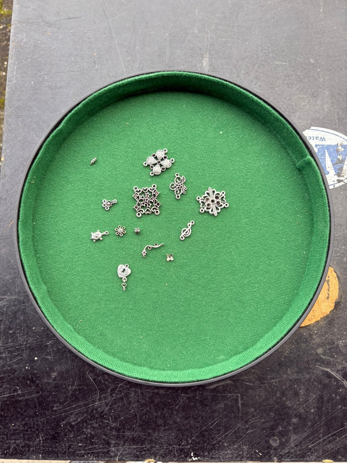 Metaal kralen en bedels voor sieraden (2 dozen vol), Ophalen of Verzenden, Zo goed als nieuw, Hanger