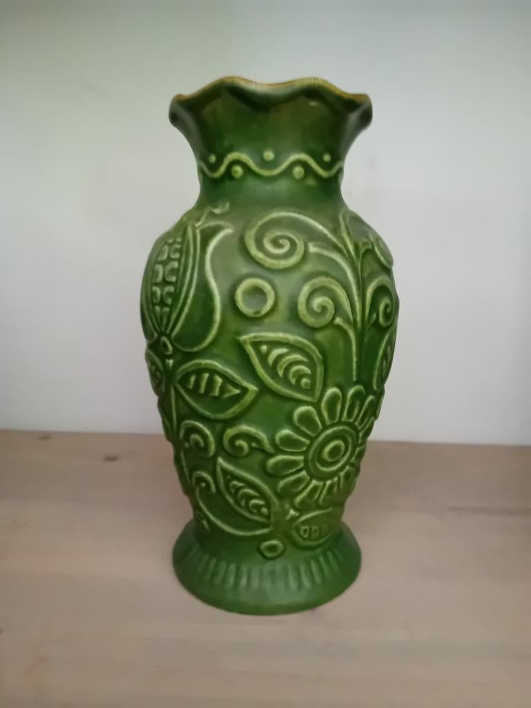 Leuk Duits vaasje - Groen keramiek met bloemmotief, Ophalen