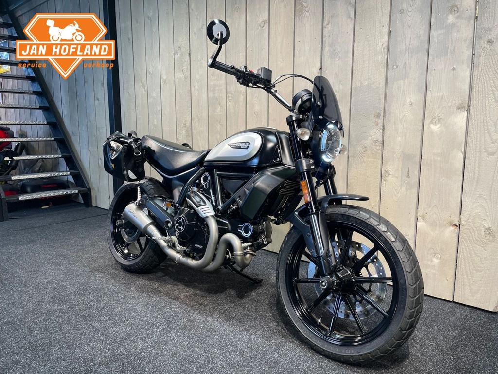 DUCATI SCRAMBLER ICON (bj 2021) 9,474 km, DUCATI, 2 cilinders, Motorrijbewijs A, Bedrijf