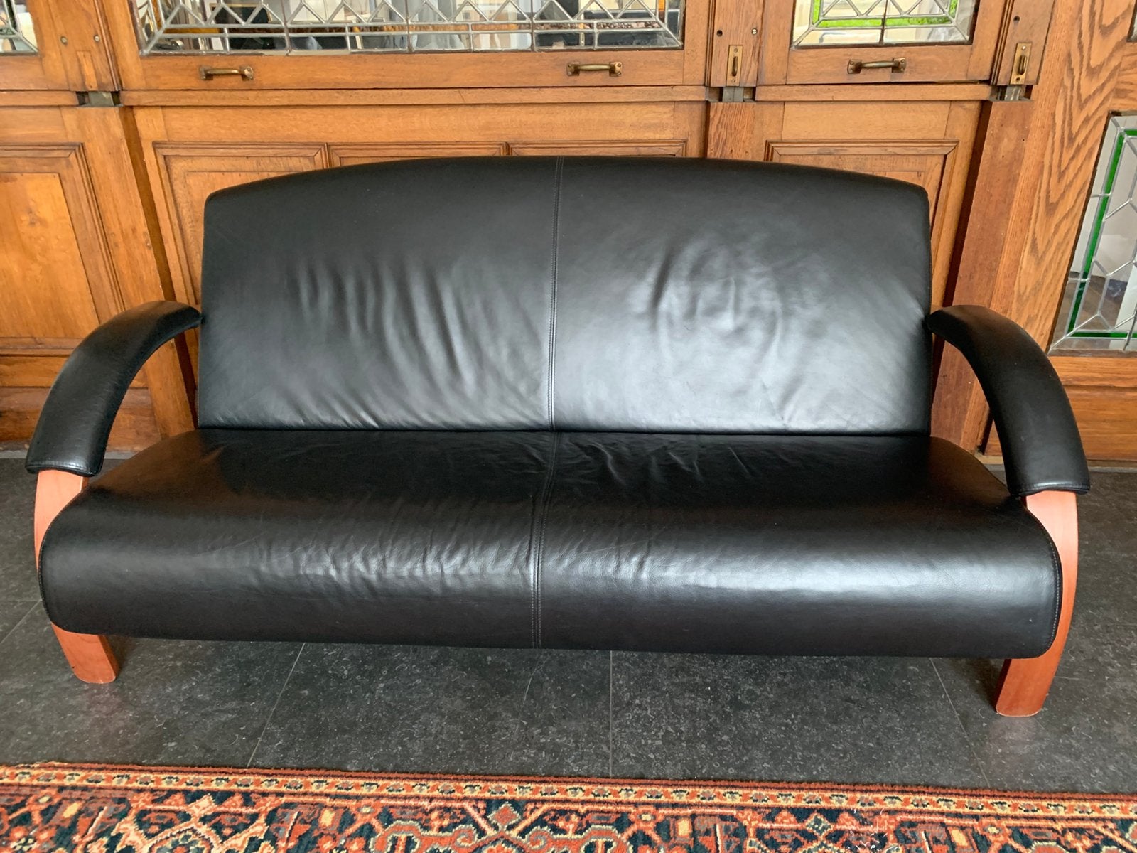 Tweepersoons bank zwart leer., Ophalen, Minder dan 75 cm, 150 tot 200 cm, Tweepersoons