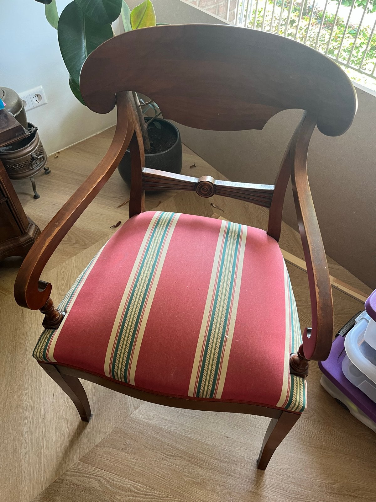 Klassieke antieke houten stoel 2 stuks met leuning, Antiek en Kunst, Ophalen