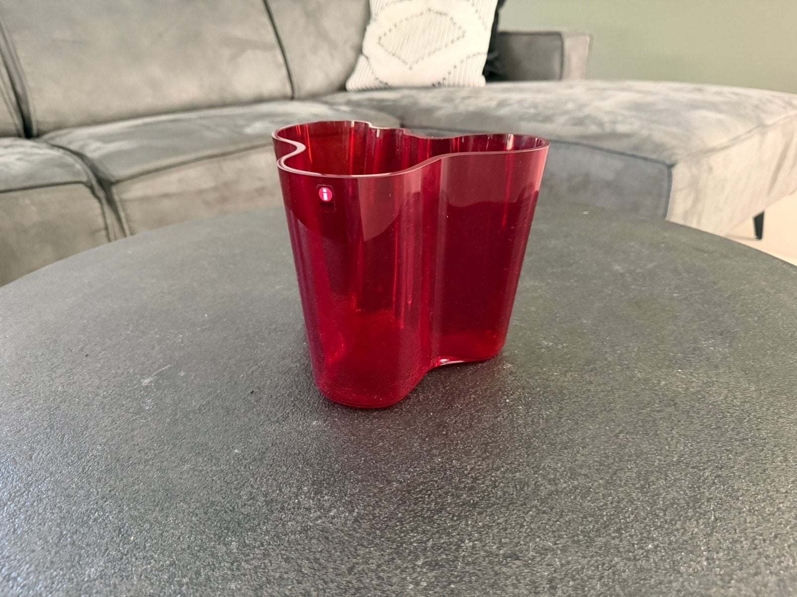 Iconische Ruby Red Iittala Alvar Aalto-vaas collectorsitem, Huis en Inrichting, Ophalen, Zo goed als nieuw