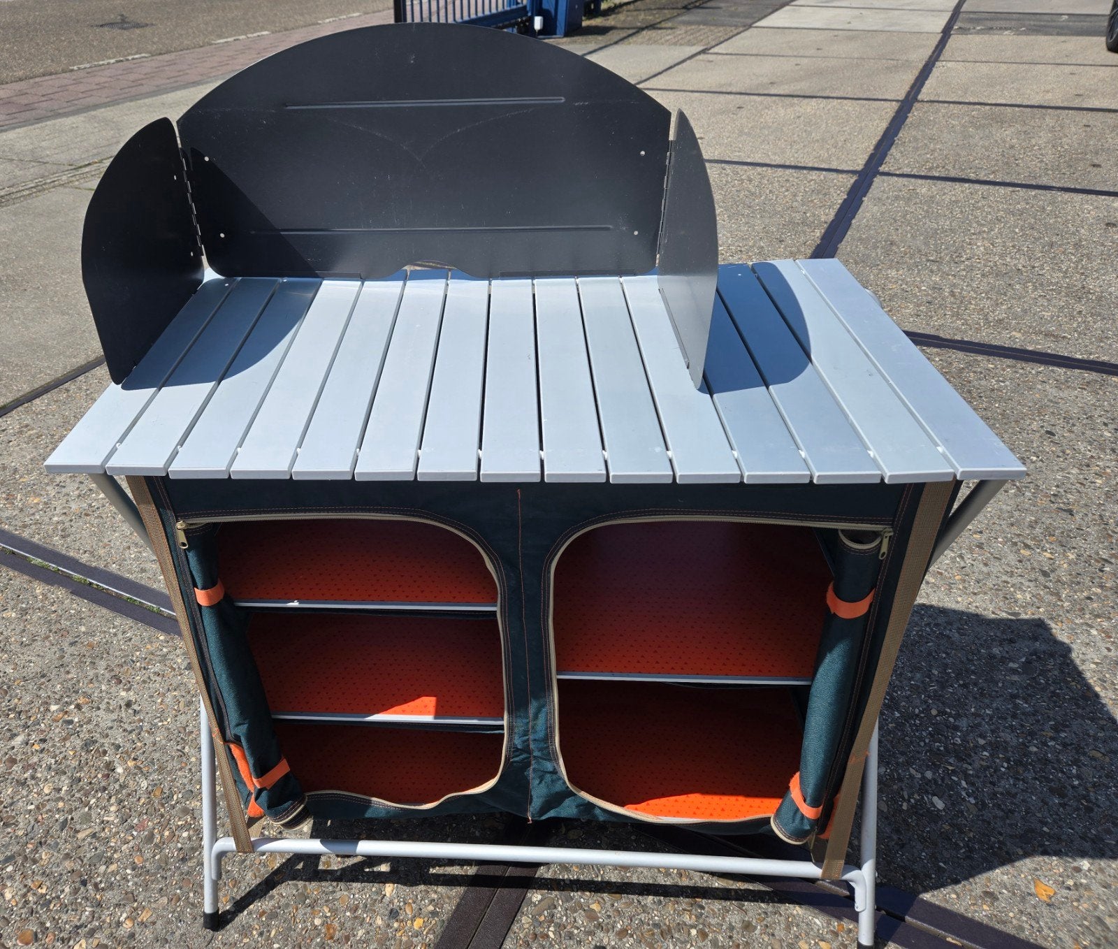 Mooie Quecha camping keukenkast met spatscherm, Ophalen, Gebruikt, Campingkast