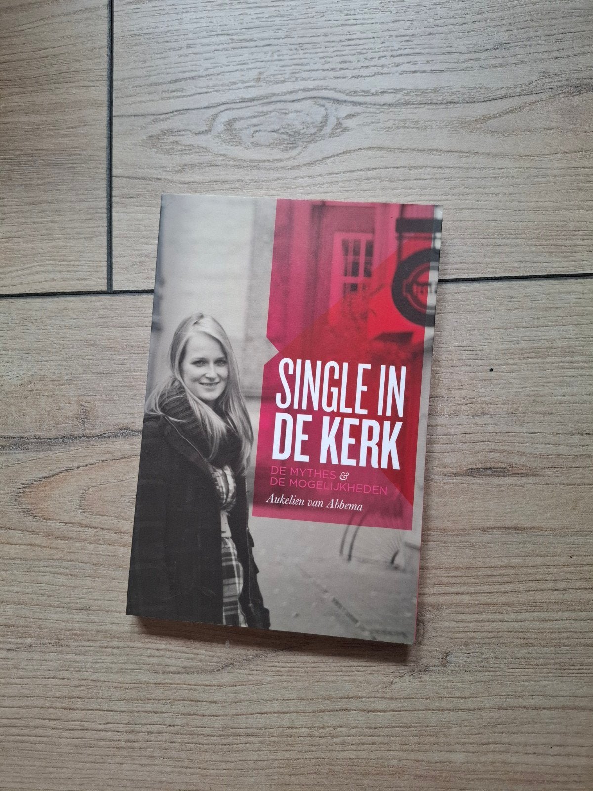Aukelien van Abbema - Single in de kerk, Boeken, Ophalen of Verzenden, Zo goed als nieuw, Aukelien van Abbema