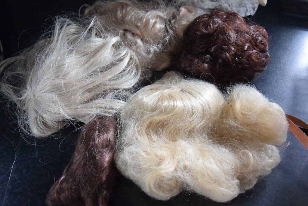 5 Poppen pruikjes Verschillende soorten en kleur, Ophalen of Verzenden, Zo goed als nieuw, Accessoires