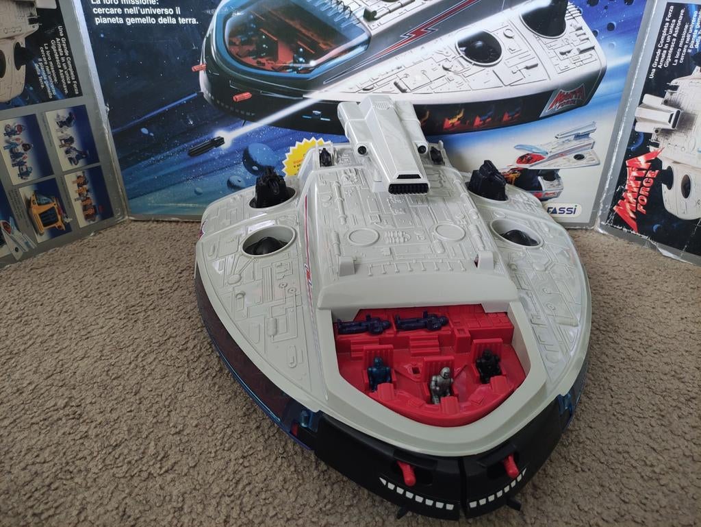 Manta Force Ruimteschip, Seizoenskaart, Eén persoon