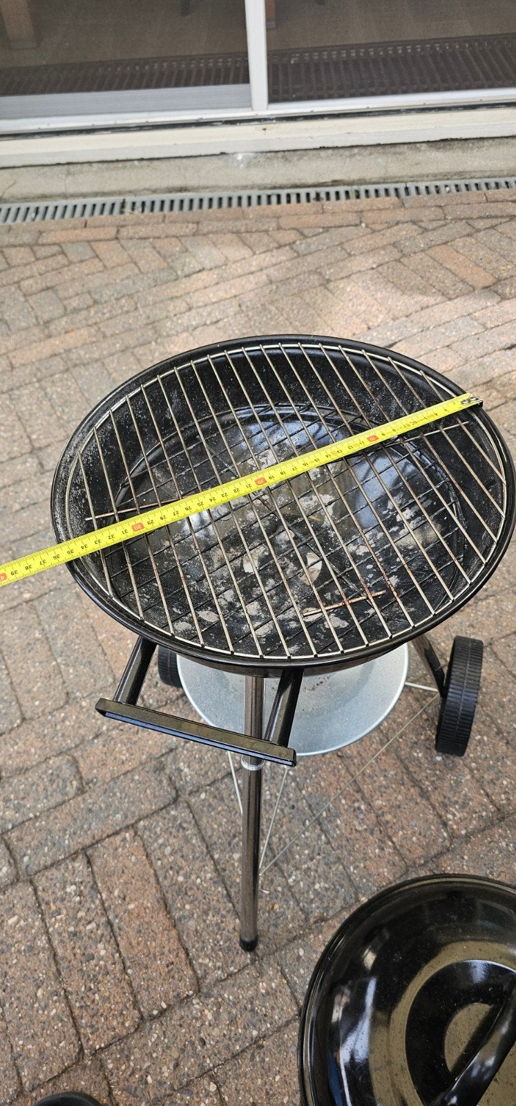 Compacte houtskool barbecue op wielen, Ophalen, Gebruikt, Onbekend