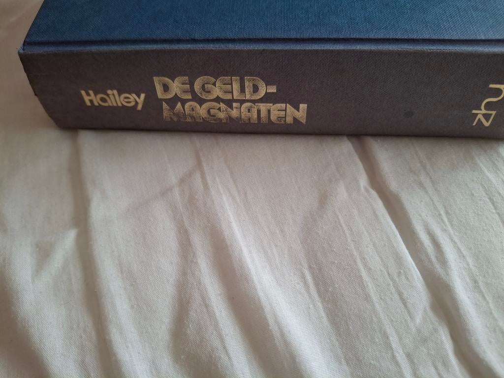 De Geldmagnaten - Arthur Hailey (Hardcover), Ophalen of Verzenden, Zo goed als nieuw, Arthur Hailey, Nederland