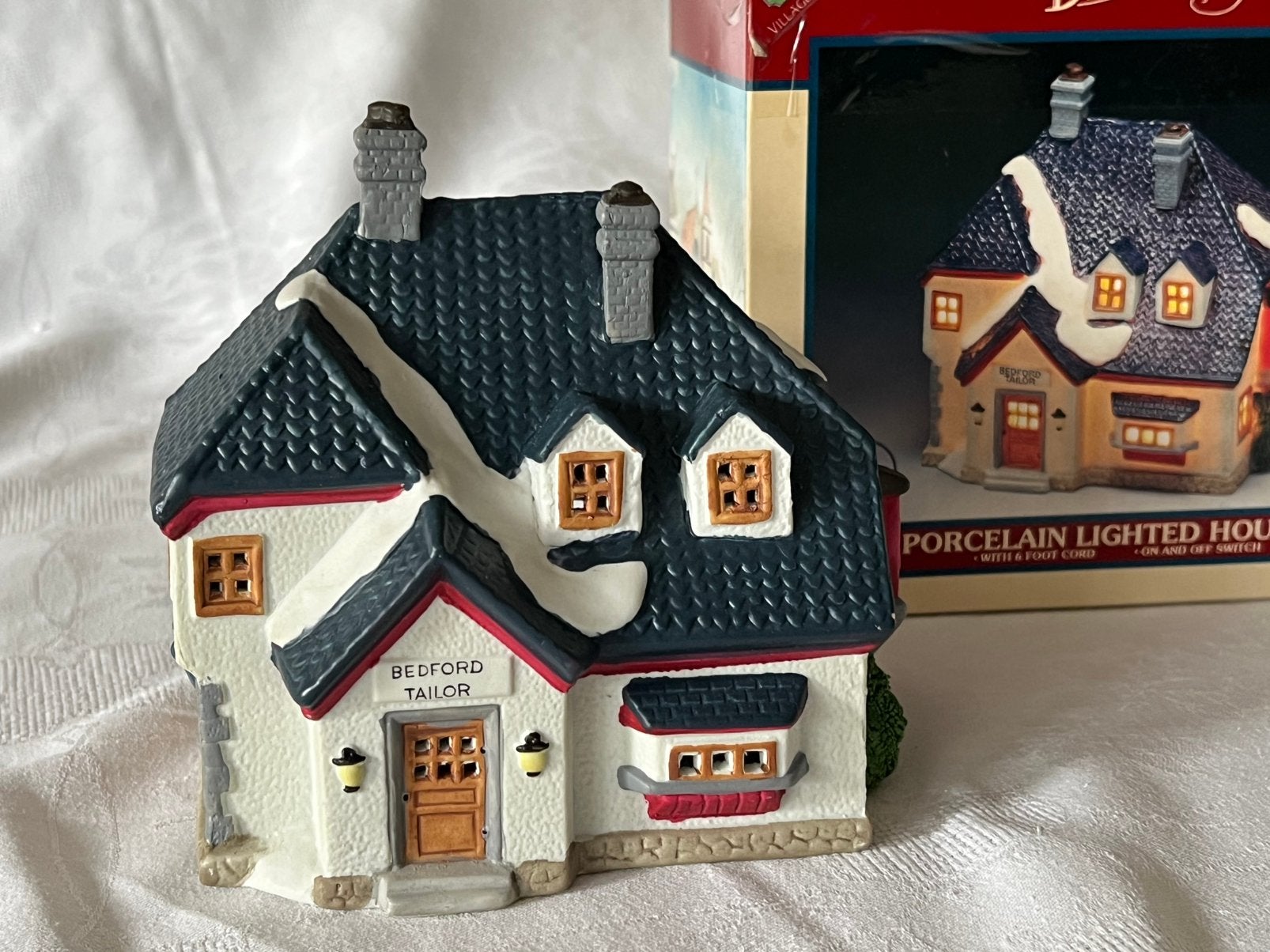 Lemax Dickensvale Bedford Tailer huis 1993, Ophalen of Verzenden, Zo goed als nieuw