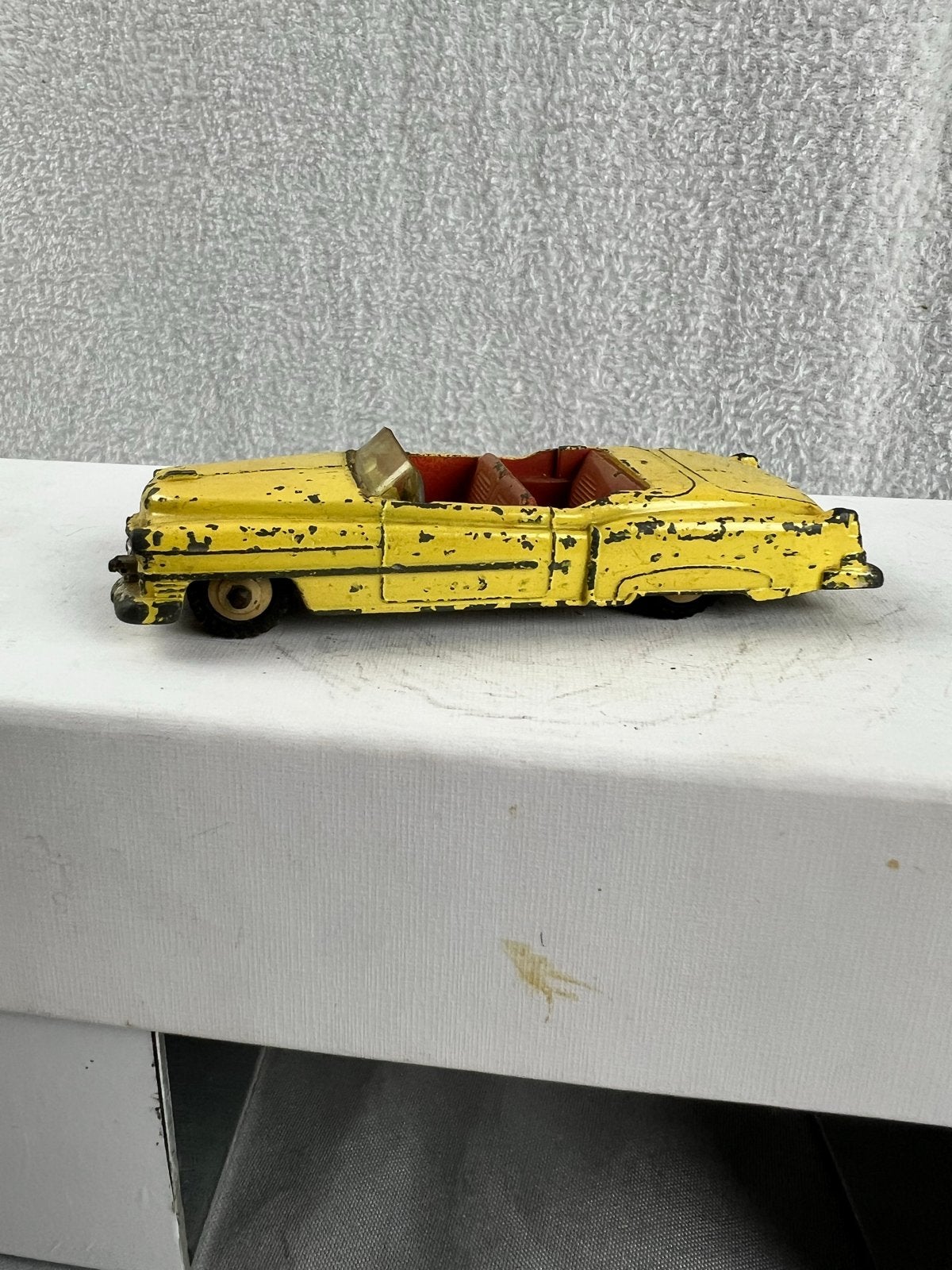 Dinky Toys Cadillac Eldorado - Gele Vintage Speelgoedauto, Ophalen of Verzenden, Gebruikt