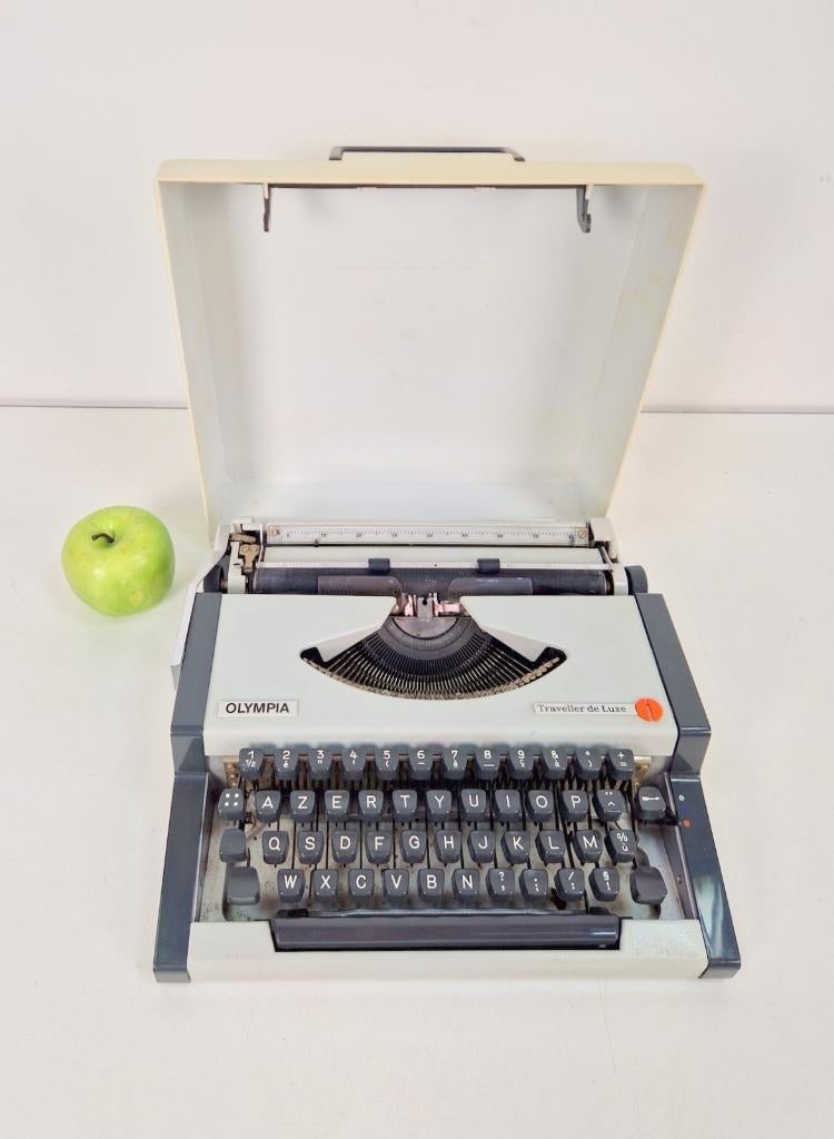 Vintage olympia traveller de luxe typemachine koffer ‘70, Diversen, Typemachines, N, Ophalen of Verzenden, N, N