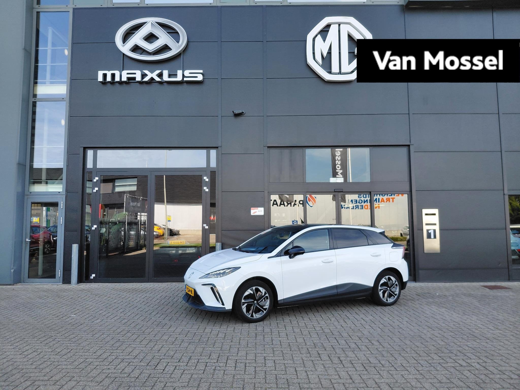 MG 4 Luxury 64 kWh, 12 maanden, Gebruikt, Origineel Nederlands, 500 kg