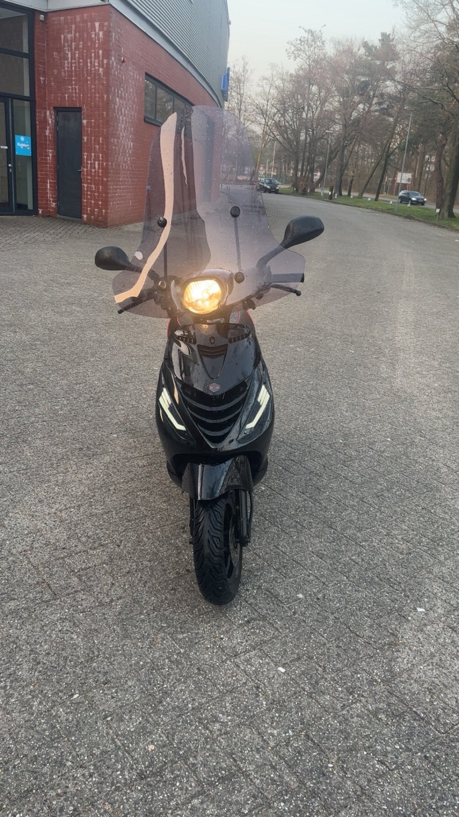Piaggio zip 4takt, Fietsen en Brommers, Scooters | Piaggio, Ophalen of Verzenden, Zo goed als nieuw, Benzine, Zip