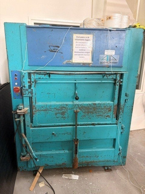 Hydraulische Papierpers / Kartonpers op Krachtstroom., Ophalen of Verzenden