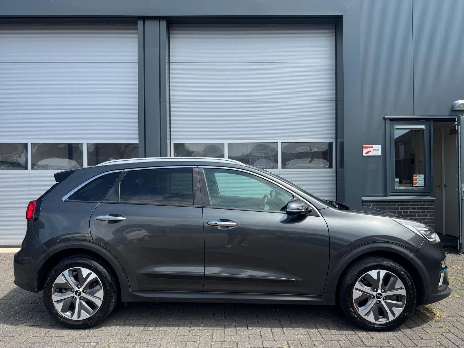 Foto 2 van Kia E-Niro DynamicPlusLine 39 kWh 100% SoH [ Open dak | Stoe