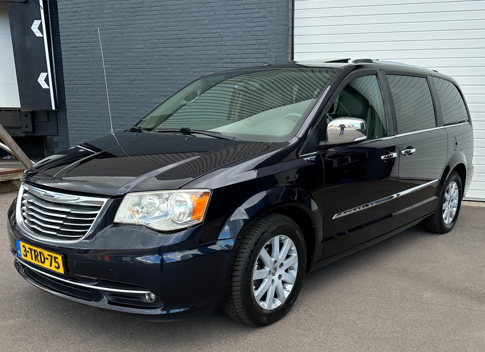 Chrysler Town & Country 3.6 V6 AUTO/ELEKTRISCHEDEUR/VOLLEDER, Auto's, Chrysler, Euro 5, 450 kg, Gebruikt, Blauw