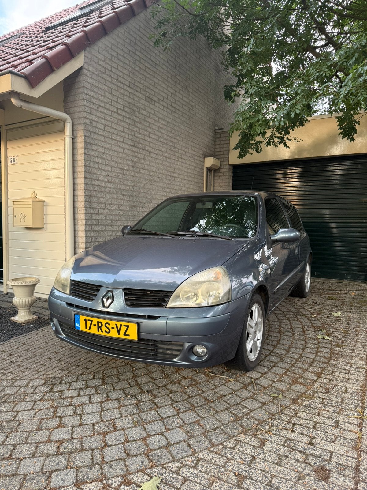 Renault Clio 1.6 16V Dynbas E4 2005 Blauw, Voorwielaandrijving, 537 kg, 40 €/maand, 4 cilinders