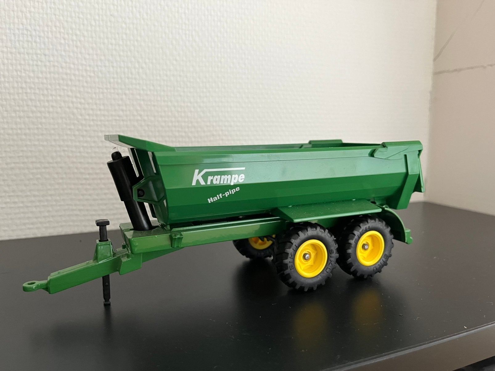 Krame kipper siku 1:32, Hobby en Vrije tijd, Modelauto's | 1:32, Ophalen of Verzenden, Zo goed als nieuw, Tractor of Landbouw