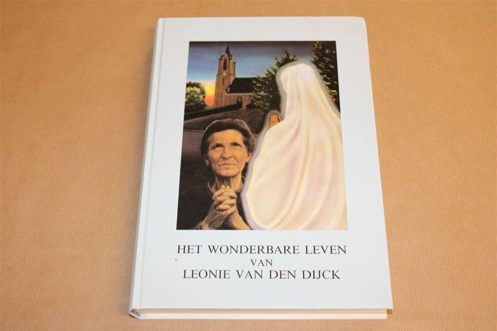Leonie van den Dijck — Wonderbaar Leven [1987], Boeken, Ophalen of Verzenden, Zo goed als nieuw
