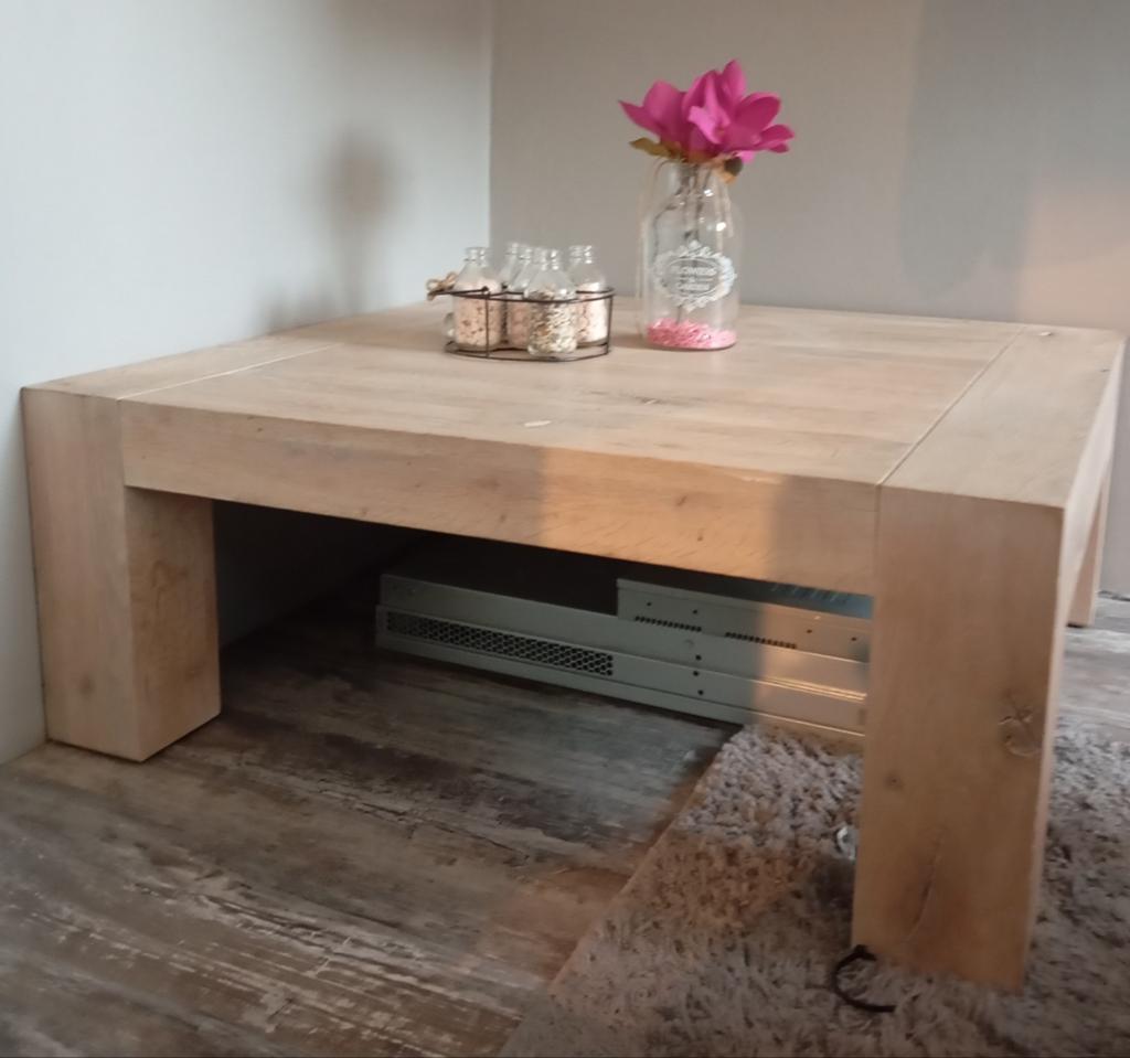 Mooie robuuste houten salontafel 90x90 en 35 cm hoog., Huis en Inrichting, 50 tot 100 cm, Zo goed als nieuw, Modern, Minder dan 50 cm