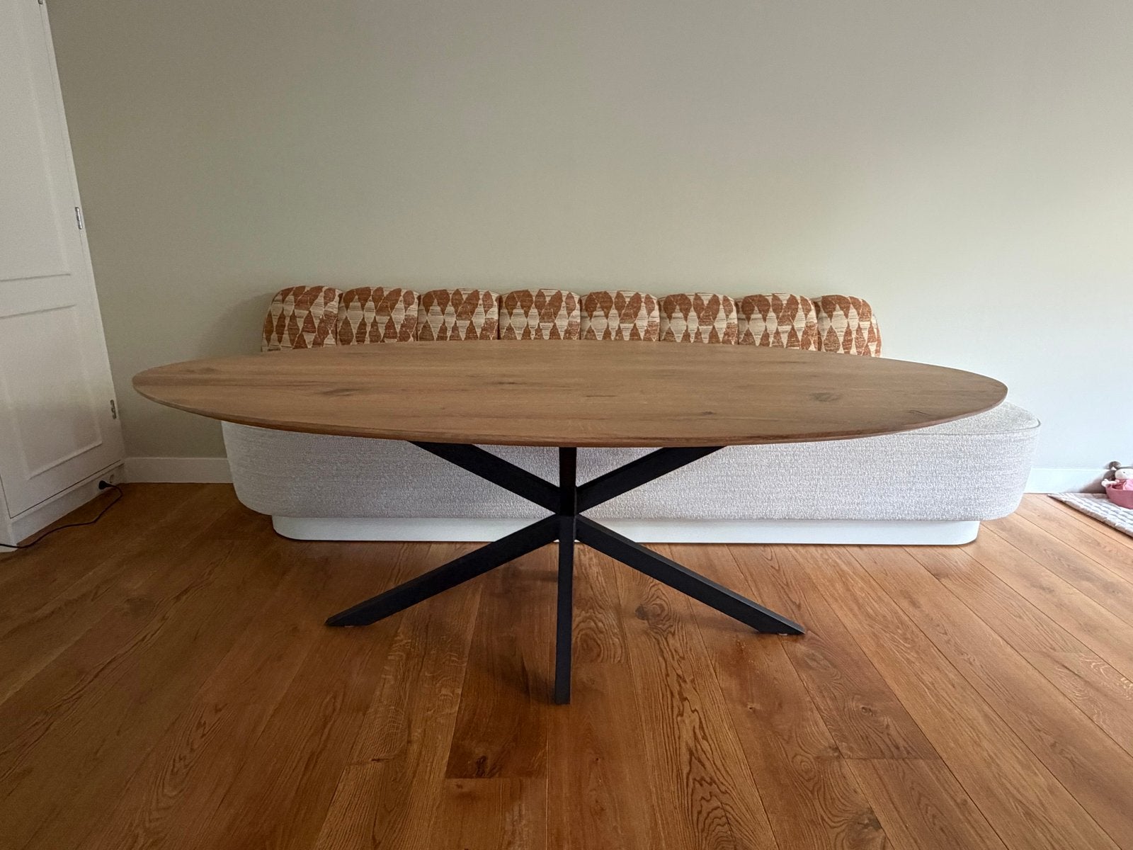 Ovale eettafel met eikenhouten blad en metalen onderstel, Ophalen, 100 tot 150 cm, Eikenhout, Zo goed als nieuw