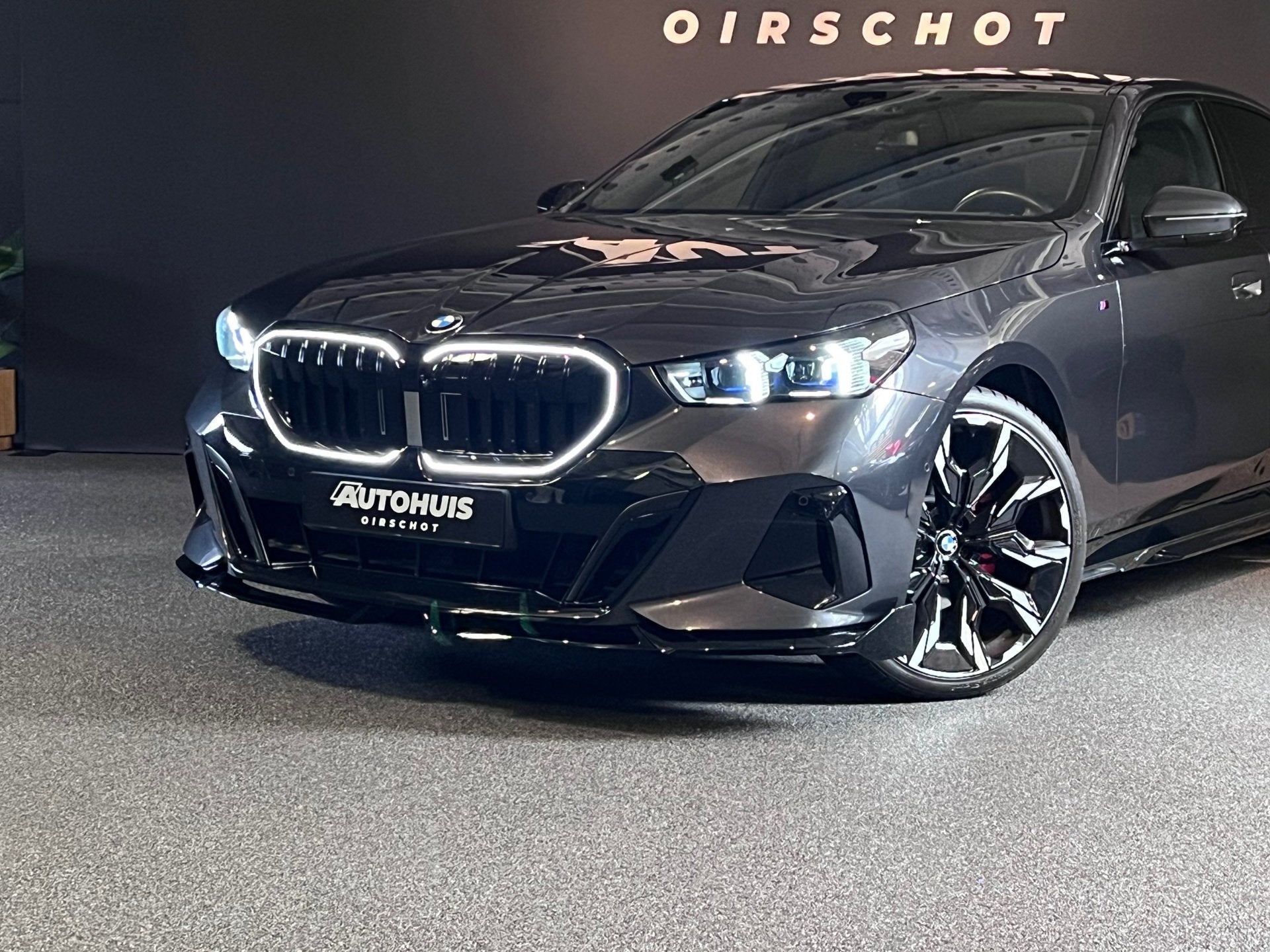BMW 5-serie 520i High Executive Edition M model jaar 2024! S, Auto's, Automaat, 1998 cc, Achterwielaandrijving, Gebruikt