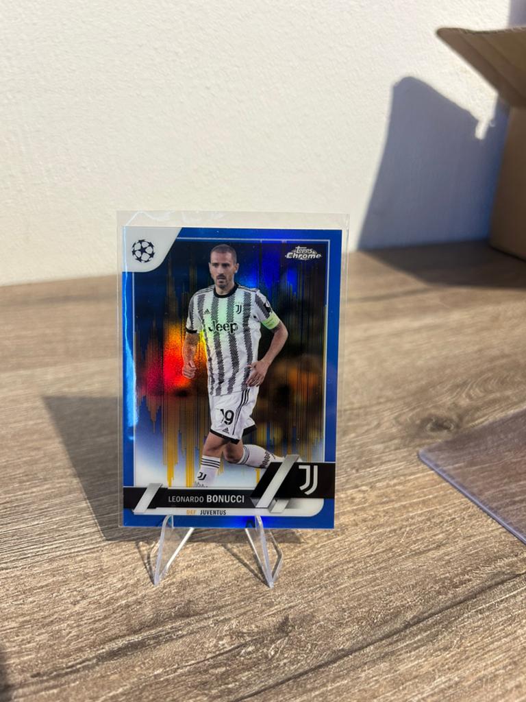 Leonardo Bonucci 2022-23 Topps Chrome UCL #39 /75 Seismic, Ophalen of Verzenden, Zo goed als nieuw, Buitenlandse clubs, Spelerskaart